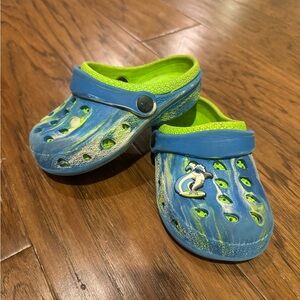 Capelli New York Kids Blue & Neon Green Clogs | Shark Charm | Toddler